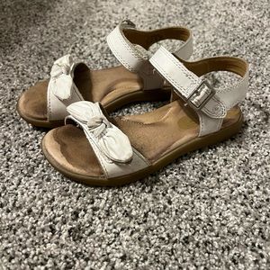 White stride rite sandals